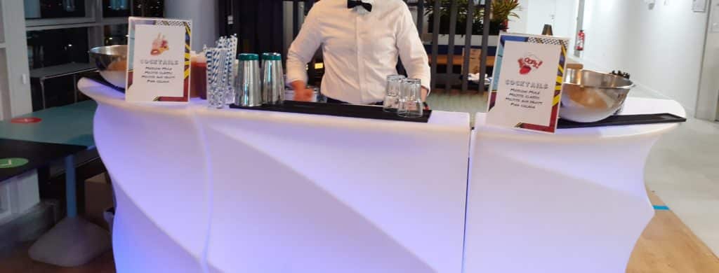 Bar a cocktails et barman jongleur pour DOCTOLIB