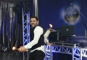 Djamel : bar a cocktails et barman jongleur